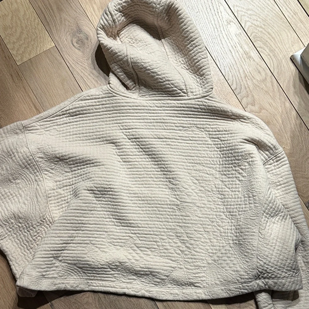 Nike Quilted Cropped Hoodie in Beige